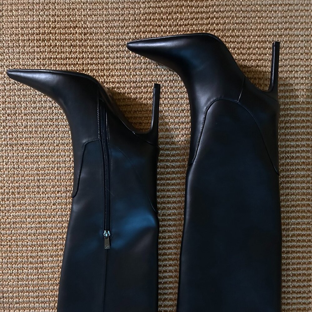 NWOT Black 6.5 Stiletto Bools